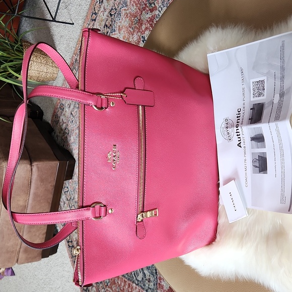 Coach Handbags - Beautiful NWOT Coach Hot Pink Saffiano Leather Shoulder Tote Bag 🩷🎁💖
